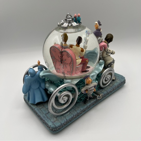 Disney  50th Anniversary Musical Snow Globe Carriage with Cinderella and Prince - Picture 15 of 17